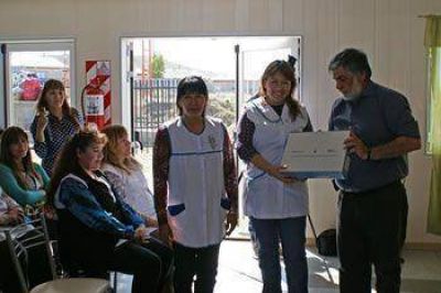 ENTREGARON AULAS VIRTUALES PARA LOS COLEGIOS DE CALETA