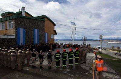 Tradicionales actos y desfile c�vico militar en Ushuaia