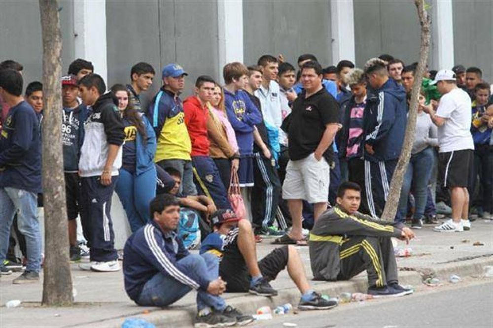 Todo por ver a Boca: m�s de 300 metros de cola y tres horas de espera para sacar una entrada