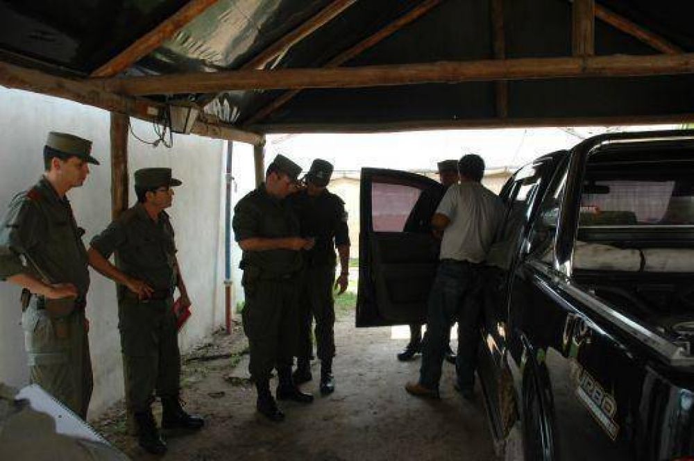 Gendarmer�a rescat� de una tomatera en Chavarr�a a una familia en situaci�n de esclavitud