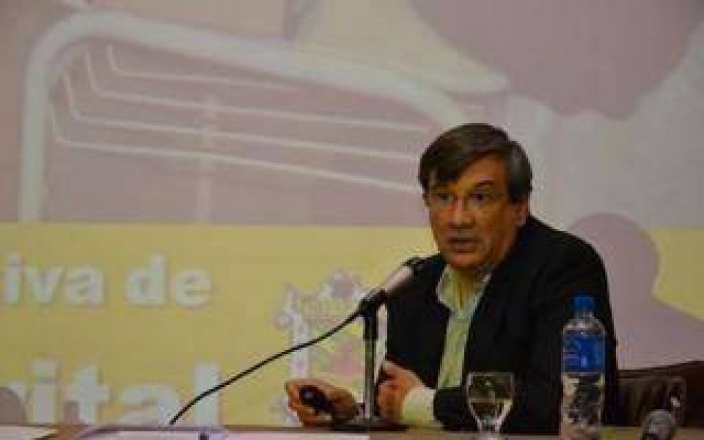 Intendente de Rivadavia expuso en el Congreso de Educaci�n de Azul