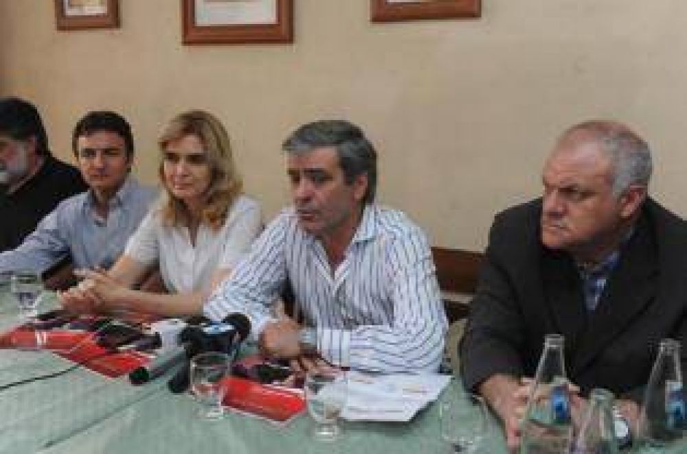 La alianza entre Cano y el PRO, cada vez m�s lejos