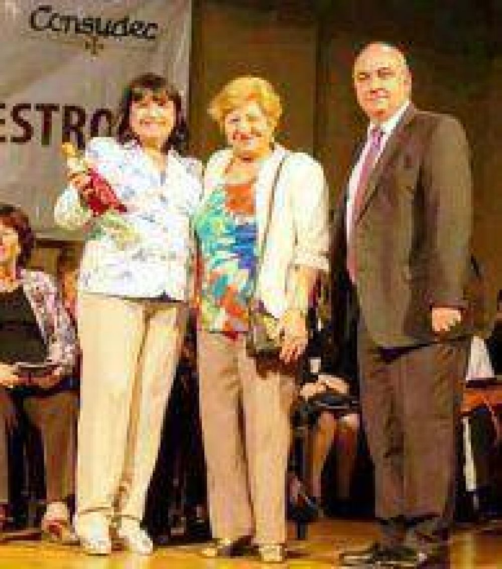 Distinci�n para tres docentes formose�os