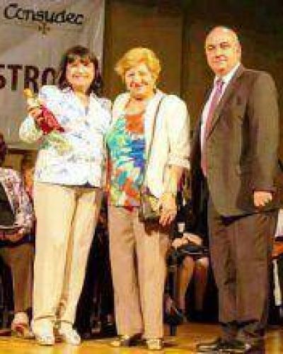 Distinci�n para tres docentes formose�os