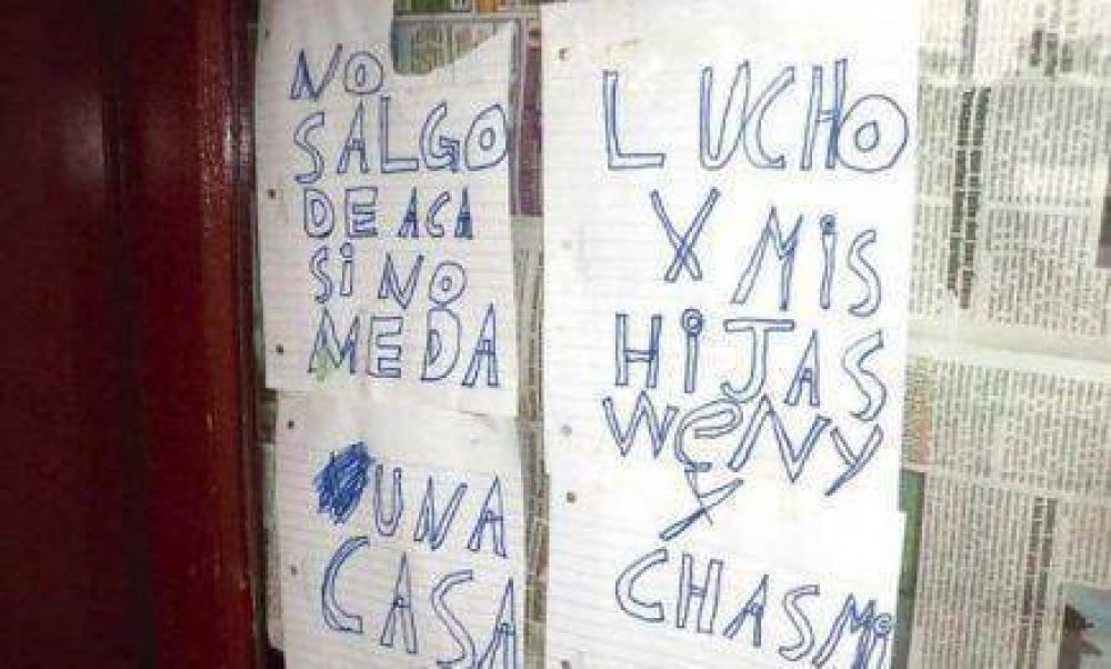 Vive en un CAPS abandonado junto con sus hijas