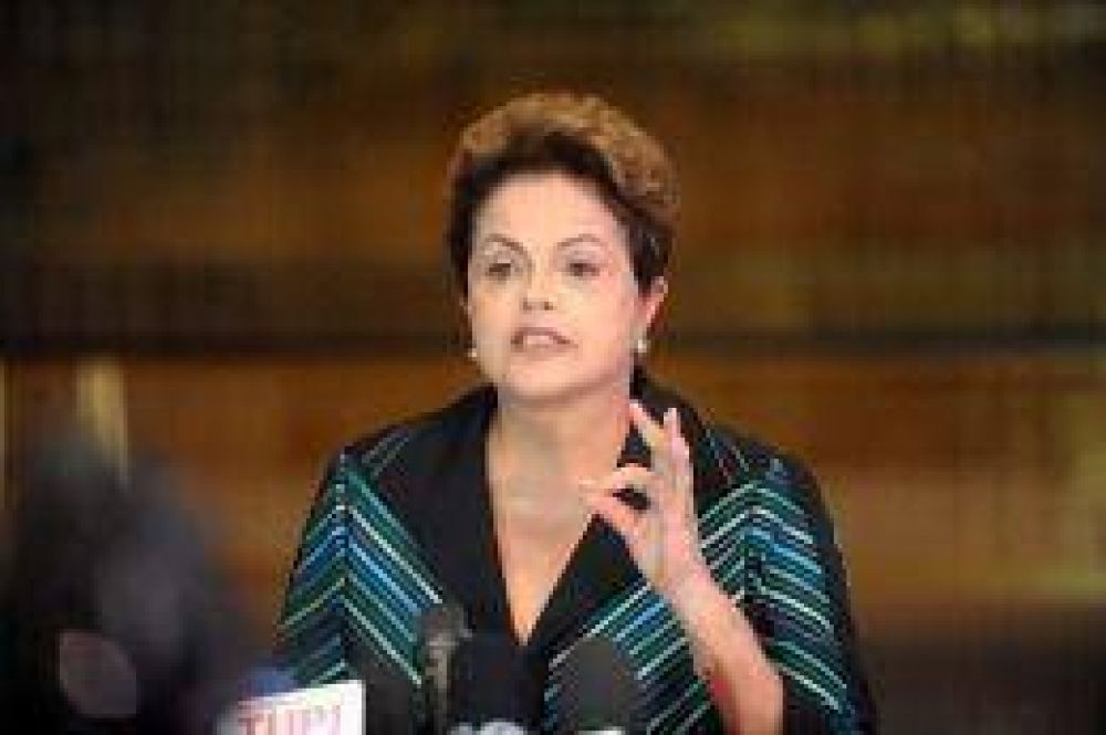 Tras el anuncio de Silva, Neves celebra y Rousseff dispara: 