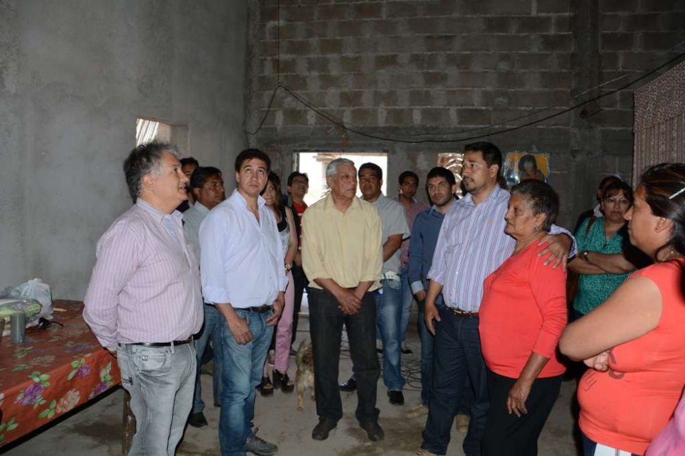 Bosetti y Aparicio entregaron mejoramientos y visitaron obras en Huaco y Sanagasta