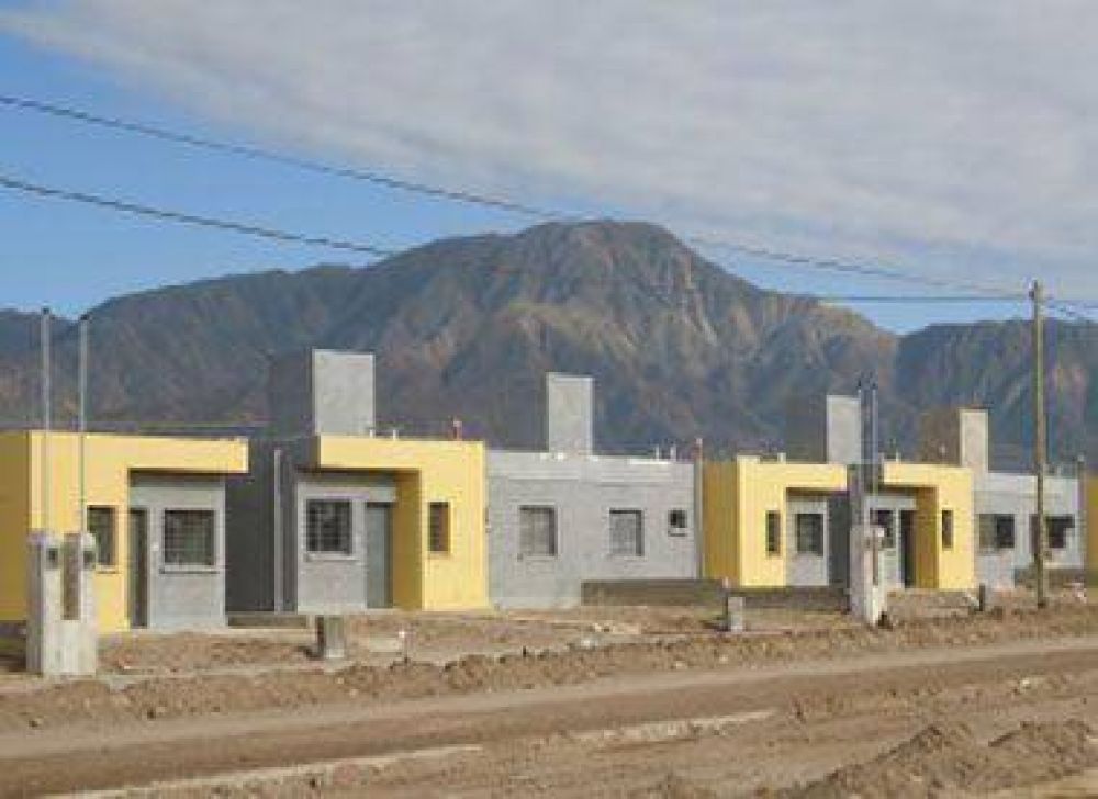 El Gobierno entregar� desde hoy un manzano de viviendas sociales por d�a