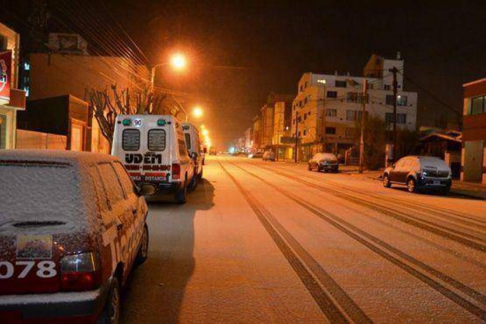 Una nevada inexplicable e inesperada cay� sobre R�o Gallegos