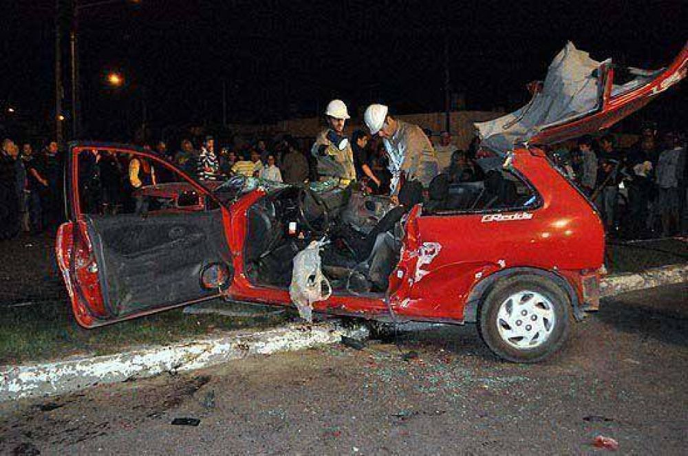 Contin�a en grave estado un joven accidentado el domingo