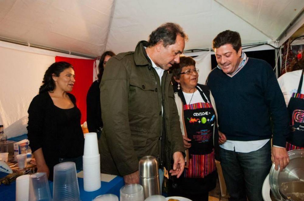 Con Elba de Master Chef entre los invitados, Mariotto cerr� su festival y se llev� el apoyo de Scioli