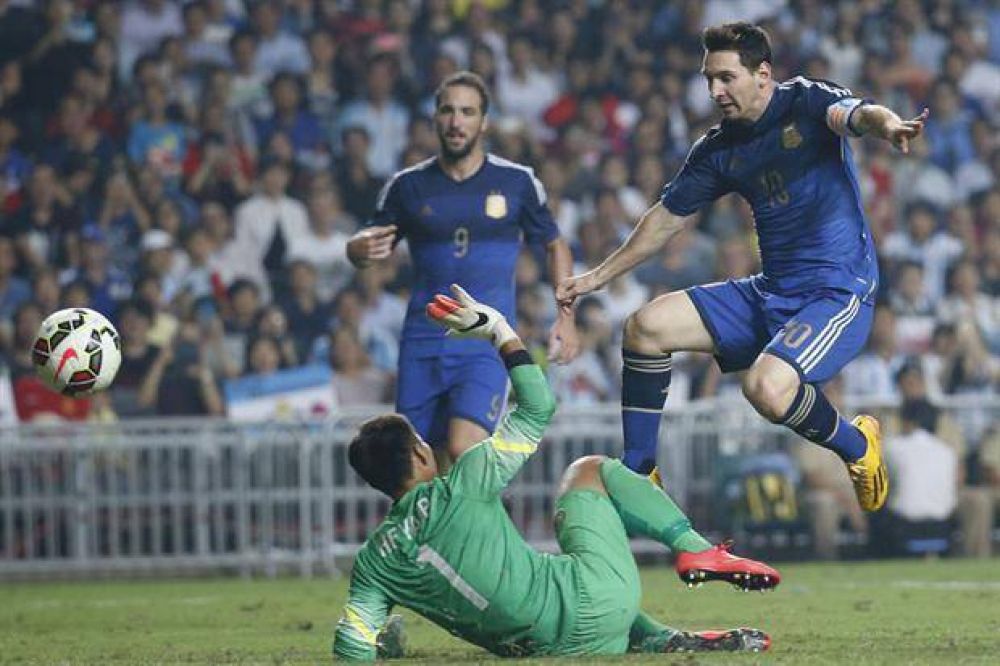 Con un doblete de Lionel Messi, la Argentina gole� a Hong Kong por 7 a 0