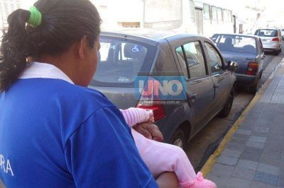 Abuela pide desesperadamente ayuda para su hija de 16 a�os, v�ctima de violencia de g�nero