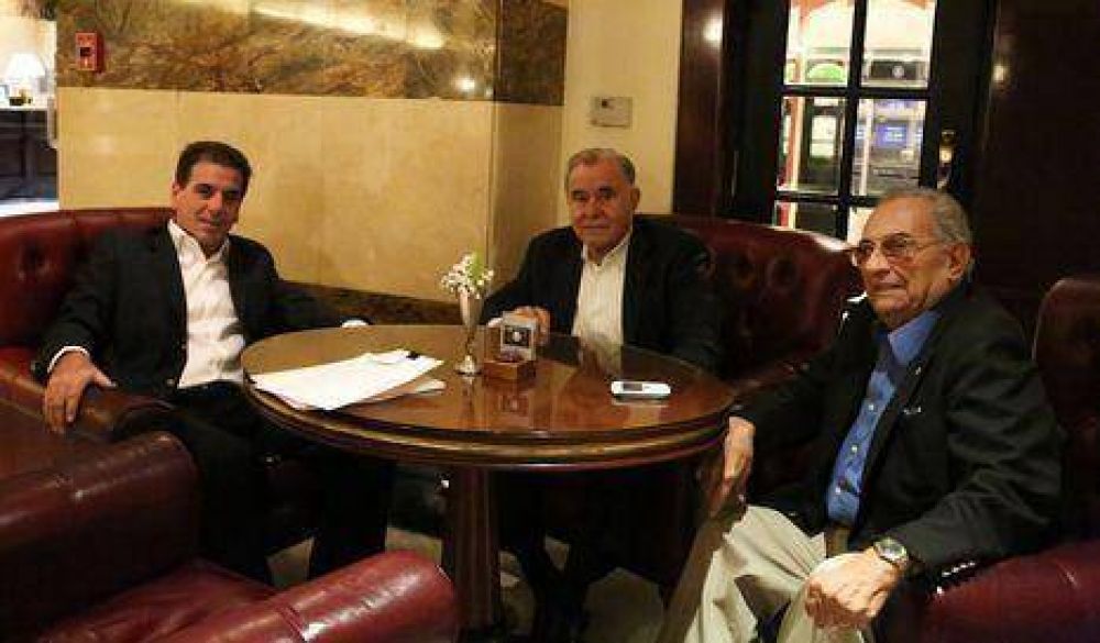 Ritondo recibi� a autoridades de Miami