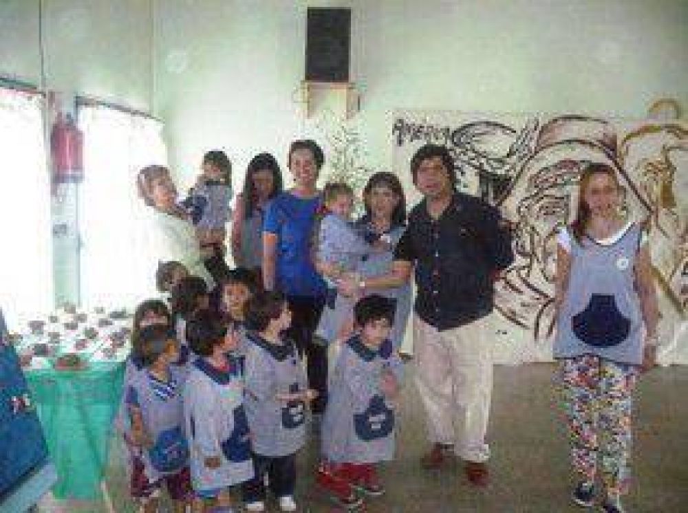 La Uni�n C�vica Radical colabora con instituciones educativas.