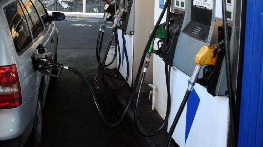 Estiman que el litro de nafta costar� 20 pesos en diciembre
