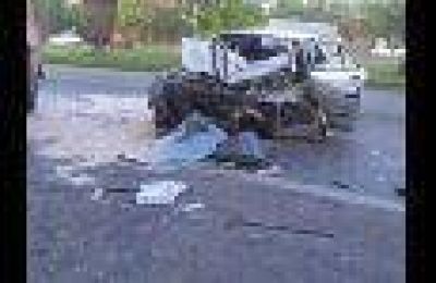 Un auto se cruz� de carril, impact� de frente con una camioneta en el Acceso Sur y hubo caos vehicular