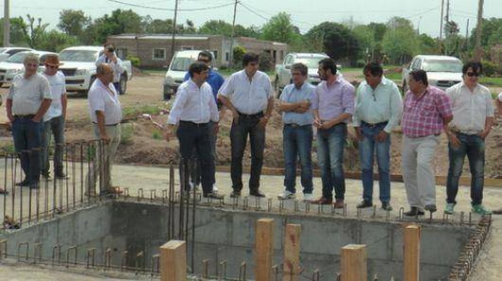 Mart�nez recorri� la obra del acueducto y estableci� fecha de finalizaci�n