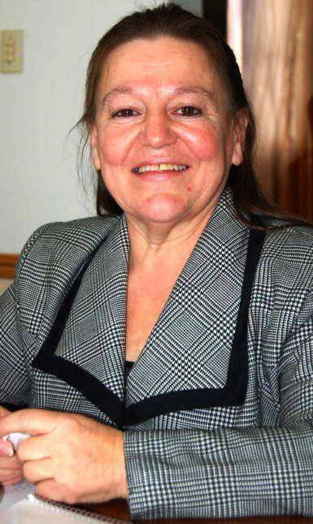 Corren a la senadora de la pol�mica