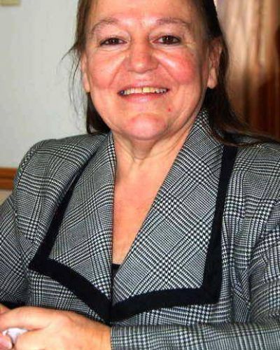 Corren a la senadora de la pol�mica