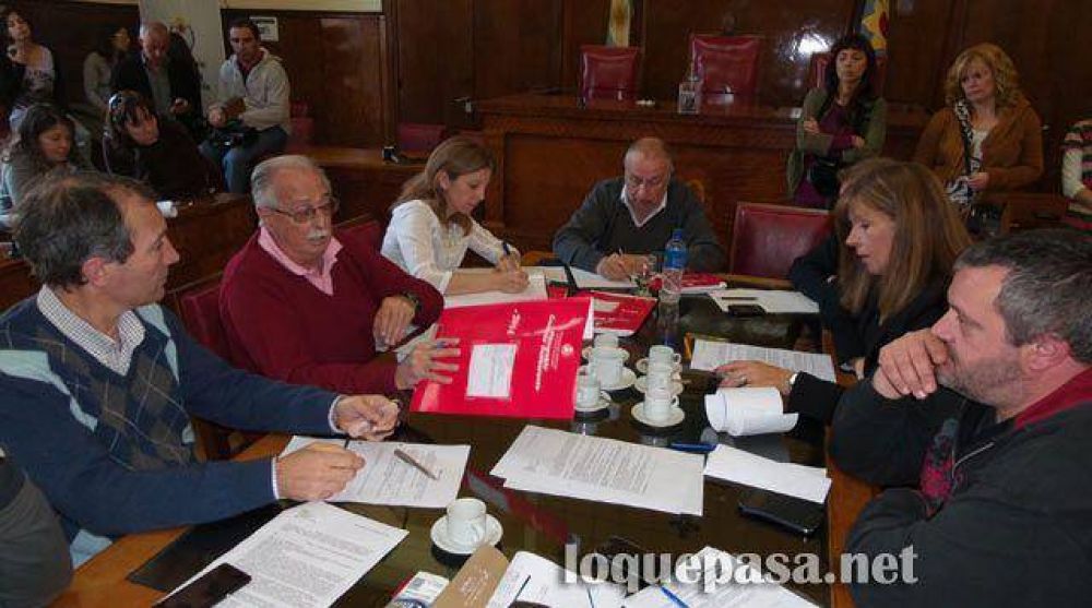 Las abstenciones del radicalismo destraban el aumento del boleto