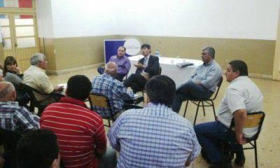 Gobierno cita a legisladores e intendentes y lanza cambios en pagos de programas sociales