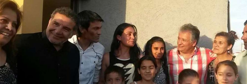 Beder entreg� una manzana de viviendas en la Zona Sur