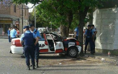 Espectacular choque de un patrullero en una persecuci�n