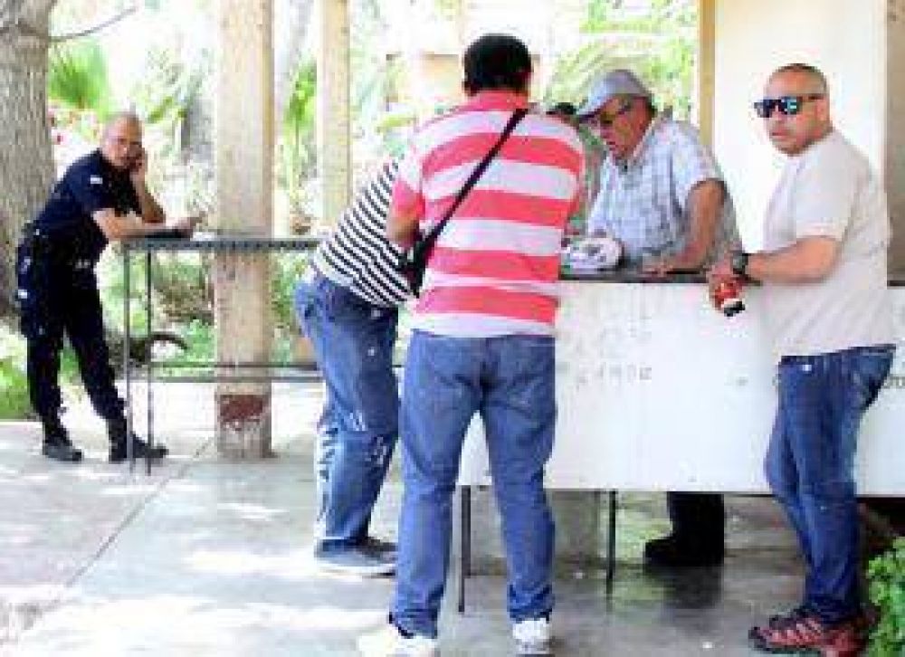Golpe armado en un av�cola: roban $15.000 y un veh�culo