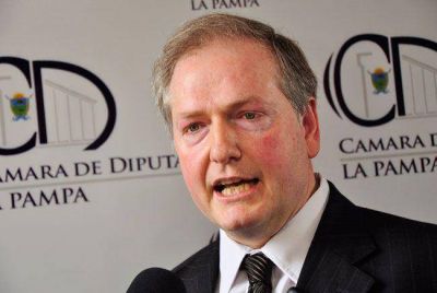 La FIA public� tres casos de licencias m�dicas fraguadas por docentes que viajaron al exterior