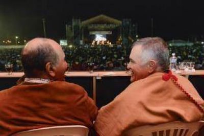 Manzur y Jaldo r�en, pero algunos piden por Amaya