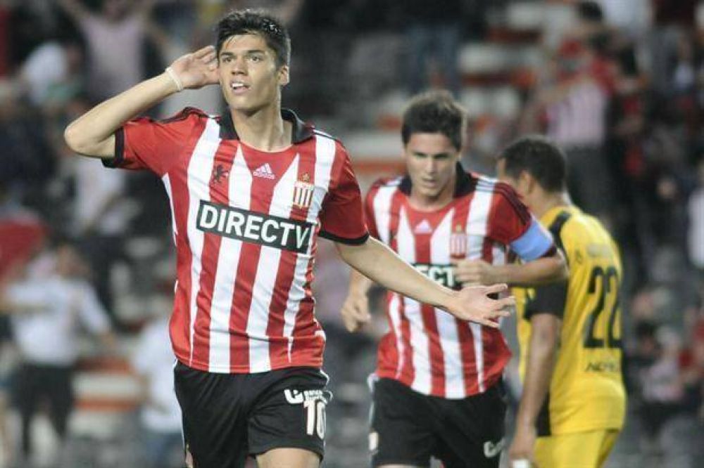 Estudiantes venci� a Pe�arol con un penal en el �ltimo minuto