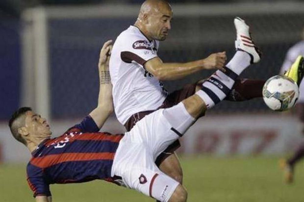 Copa Sudamericana: con una derrota en Paraguay, Lan�s comenz� con la dif�cil tarea de defender el t�tulo