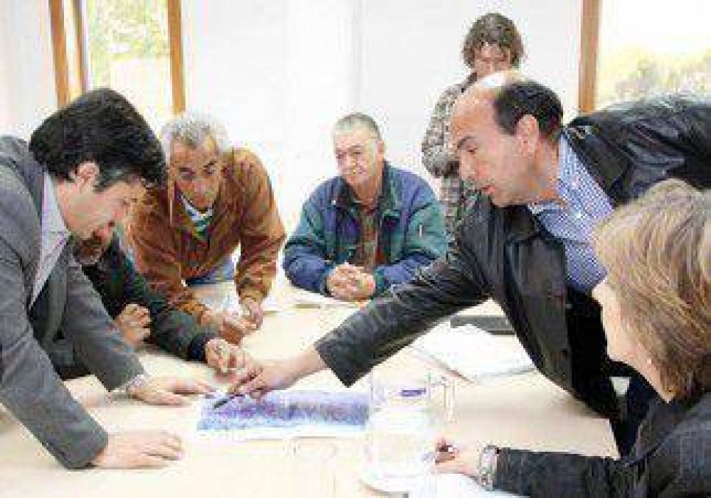 Analizan c�mo seguir� el ordenamiento de las tierras usurpadas 