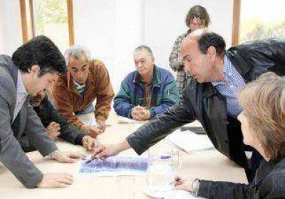 Analizan c�mo seguir� el ordenamiento de las tierras usurpadas 