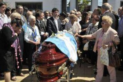 Gran cantidad de dirigentes pol�ticos despidieron los restos de Antonio Cafiero 