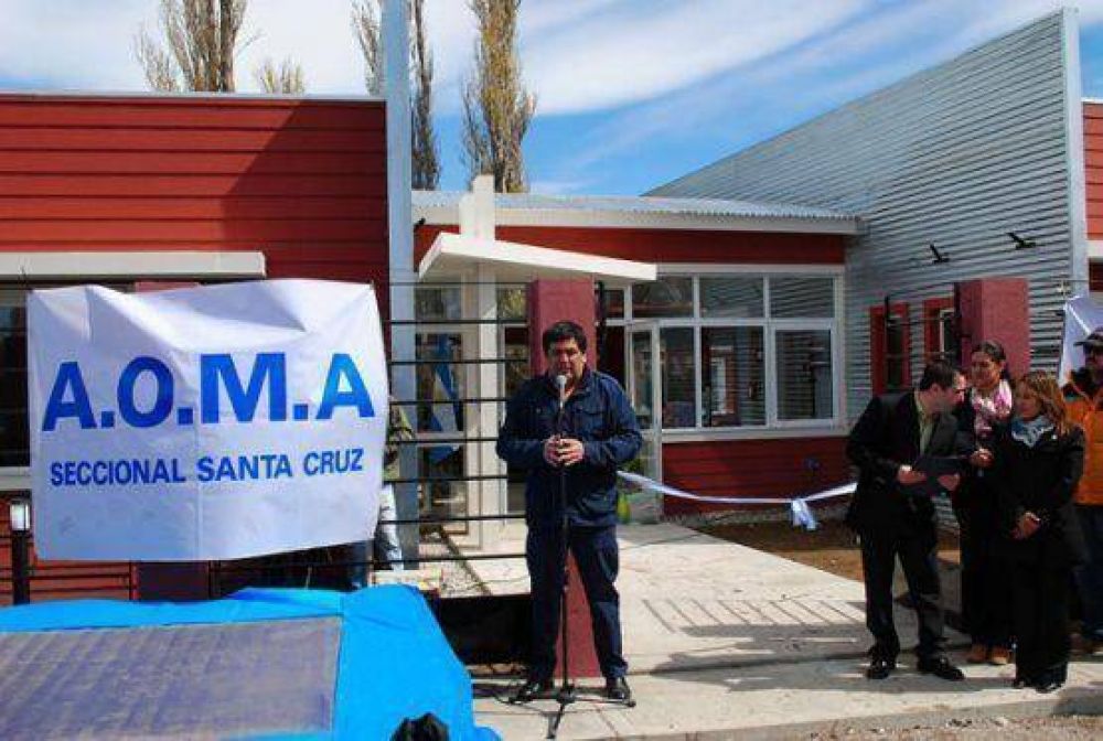 Castro inaugur� la sede de AOMA en Perito Moreno