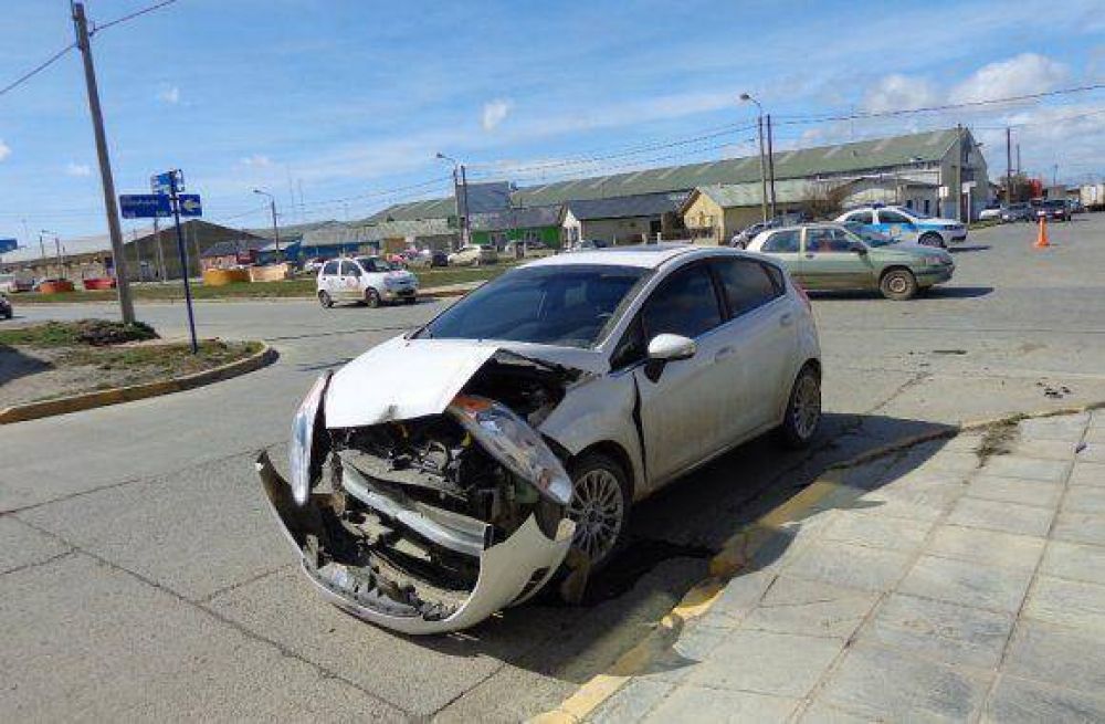 Violento choque dej� un menor hospitalizado