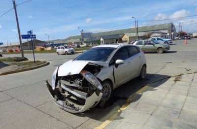 Violento choque dej� un menor hospitalizado