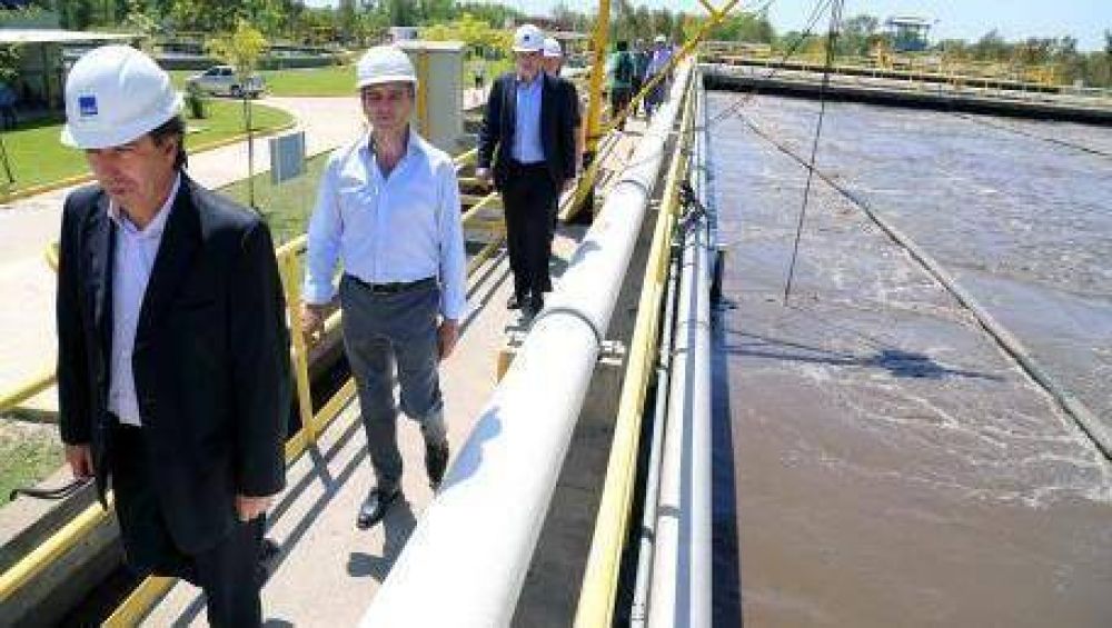 Zabaleta recorri� obras de cloacas y agua en Hurlingham