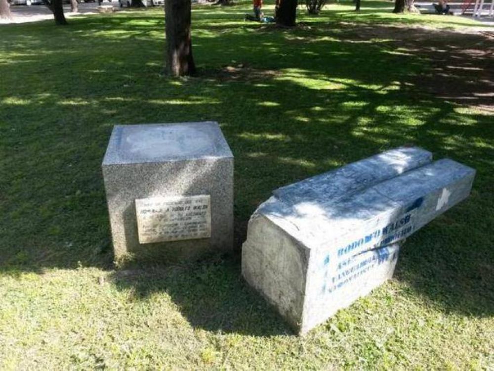 Destruyen monumento que recuerda a Walsh