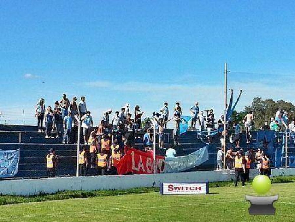 LA PARCIALIDAD DE PERGAMINO AGREDIO A UN JOVEN EL LUNES EN EL COMPLEJO