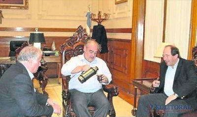 Llega Sanz y la UCR alista un petitorio para evitar que la alianza se �desbande�