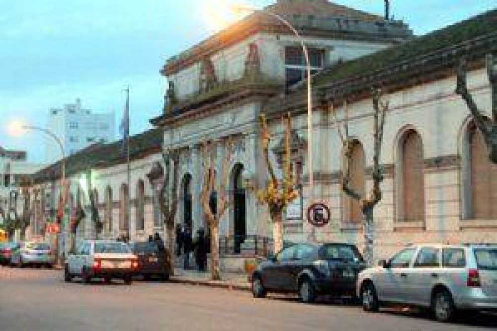 Los techos se siguen deteriorando a�n m�s y la obra no comienza