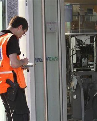 Importan una modalidad delictiva: hacen explotar un cajero y se llevan todo el dinero