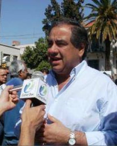 Julio Mart�nez le baj� el pulgar al Frente Renovador massista