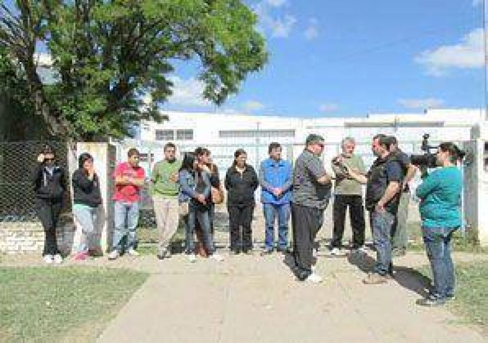 Col�n: 25 familias en la calle por el cierre de una empresa