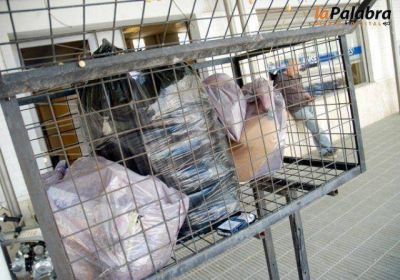 Por la retenci�n de servicios, contratan camiones privados para recolectar residuos