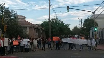 Padres de la Escuela Namuncur� piden fumigaci�n