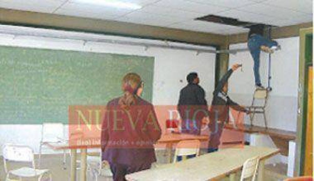 V�ndalos robaron elementos de la Escuela Normal de Chepes